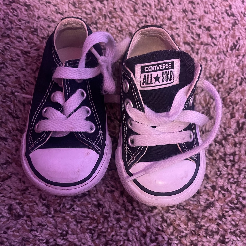 Chuck’s size 3C